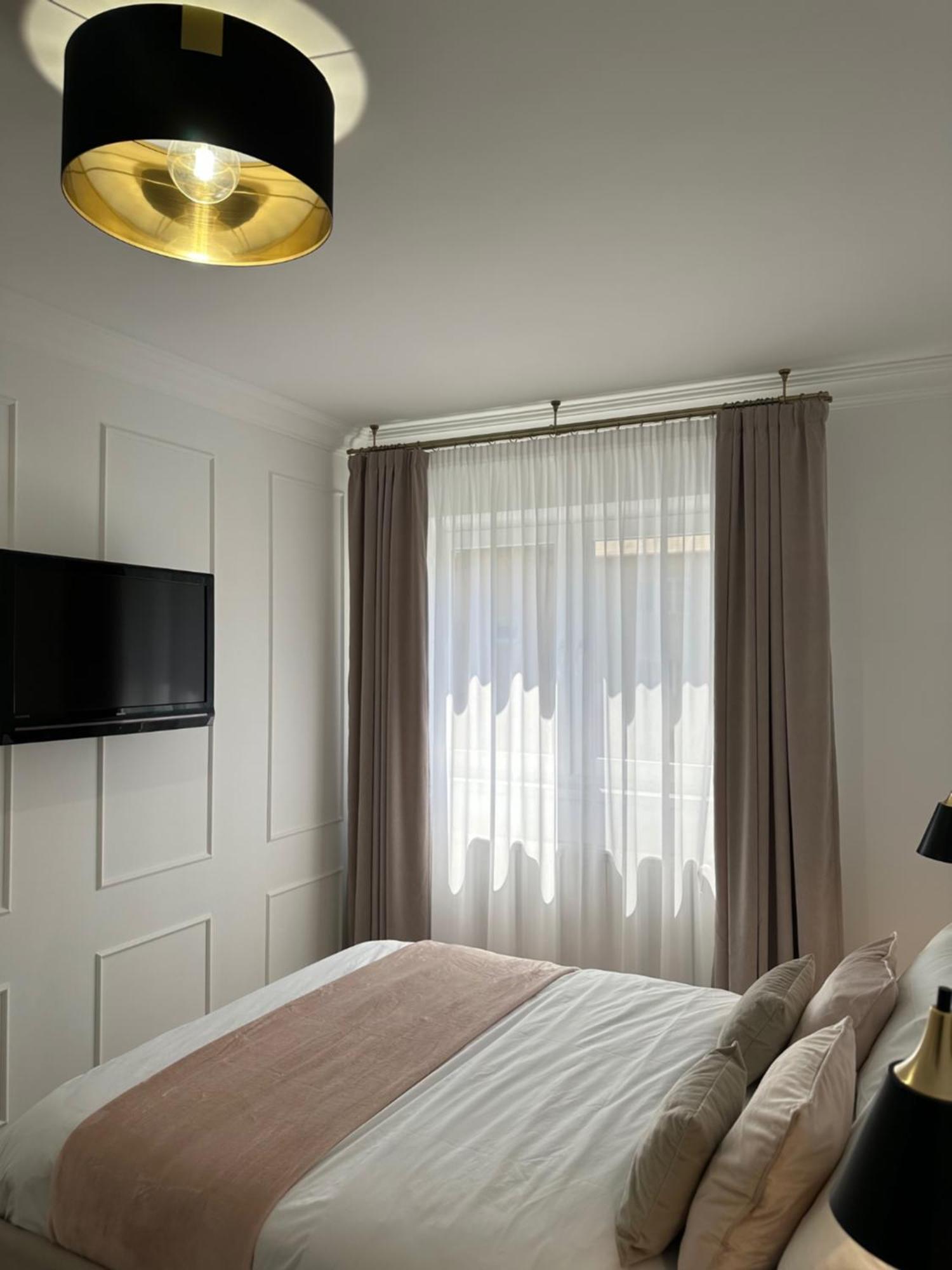 Central Spacious Apartment With Balcony - Alba Carolina Alba Iulia Exterior photo